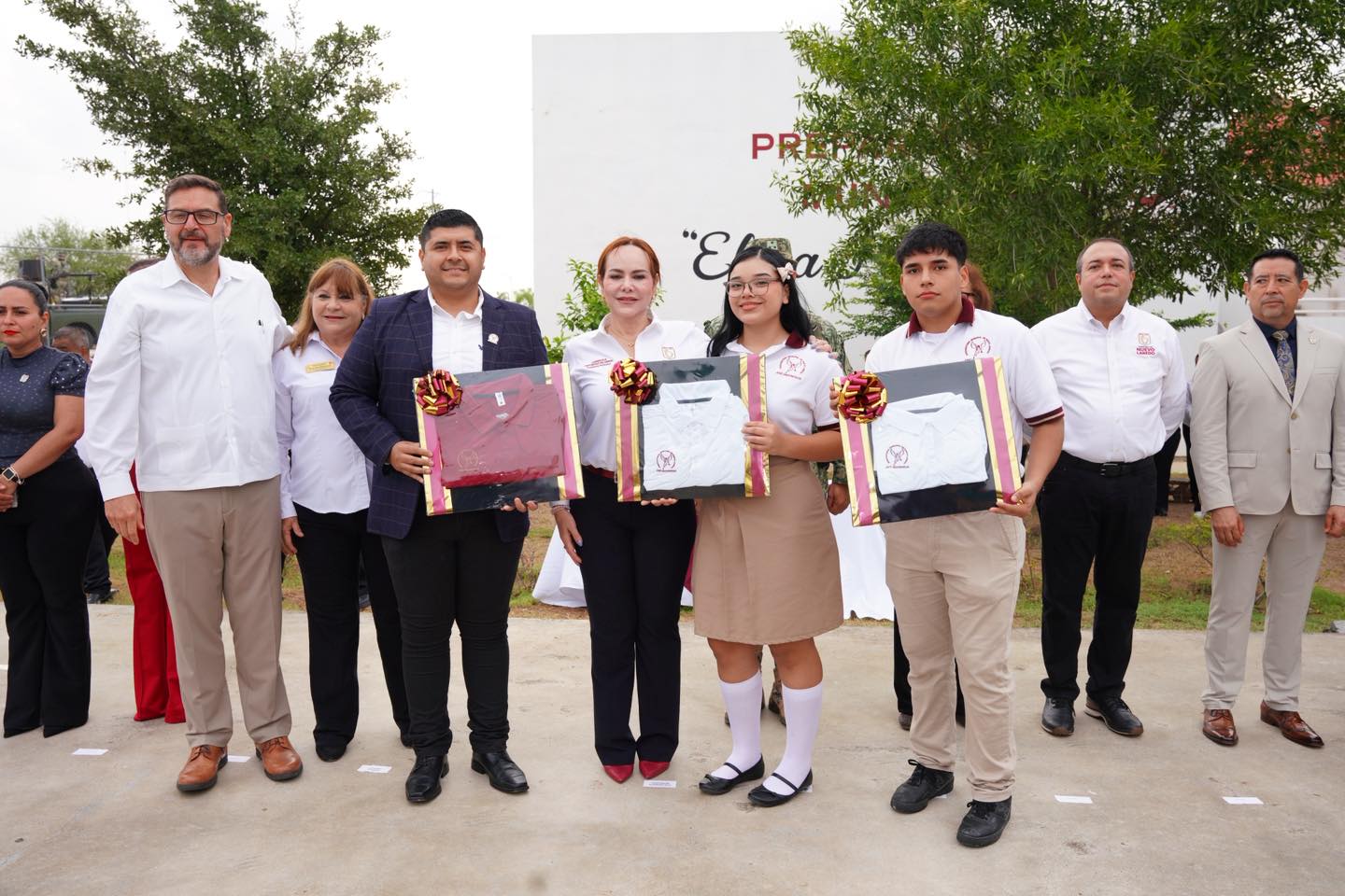 CLCR ENTREGA UNIFORMES 2 - El Diario de Nuevo Laredo