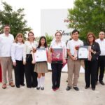 Entrega alcaldesa Carmen Lilia Canturosas más de 9 mil uniformes a estudiantes y docentes de prepas municipales