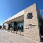 Detienen a un hombre por falsificación de documentos frente al consulado