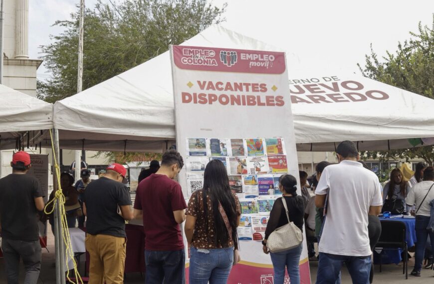 Gran respuesta ciudadana en el programa Empleo en tu colonia en la plaza Miguel Hidalgo