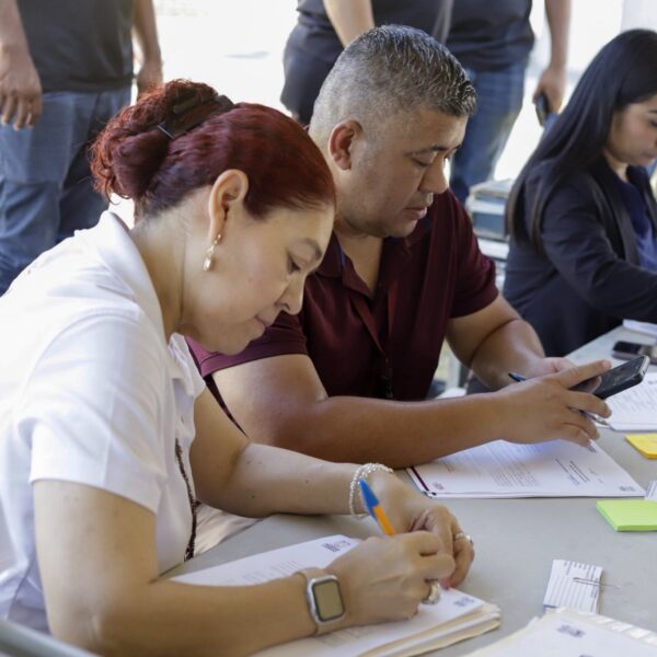 Llevan más de 400 vacantes a familias de…