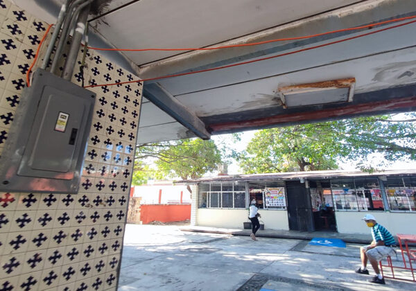Padres ponen aire acondicionado y truenan transformadores; 370 escuelas sin luz en Tamaulipas