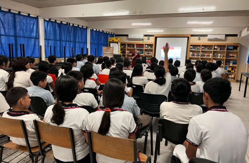 Prevención de Adicciones lleva plática sobre acoso escolar a la Secundaria 3