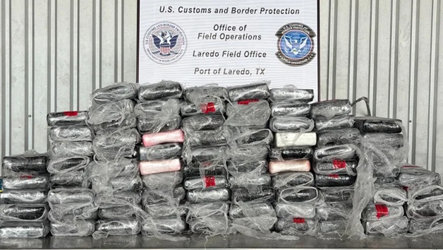 Decomisan más de 2 millones de dólares en metanfetamina y cocaína en el Puente 3