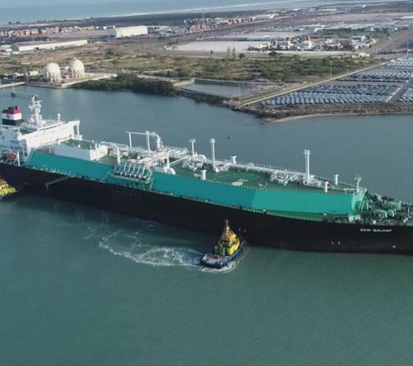 Red de huachicol fiscal en puerto de Tamaulipas cerraba la aduana y descargaba diésel en una hora