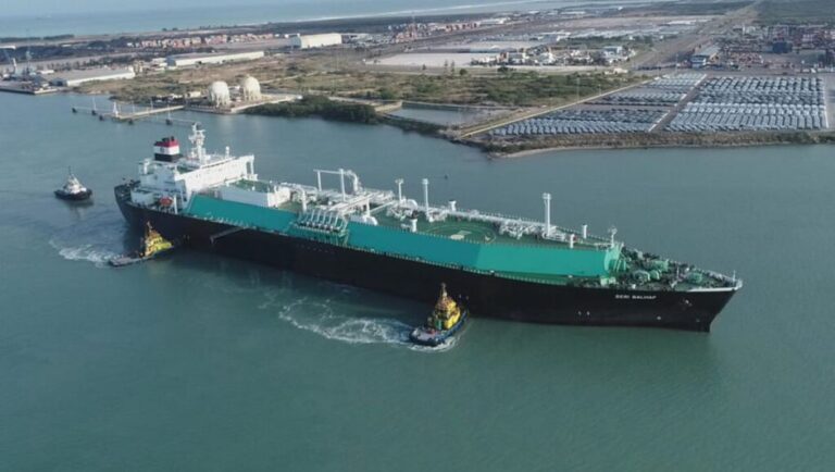 Red de huachicol fiscal en puerto de Tamaulipas cerraba la aduana y descargaba diésel en una hora