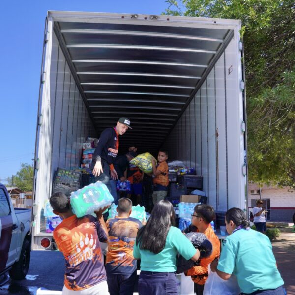 Neolaredenses se solidarizan; colecta por familias afectadas se extiende hasta mañana