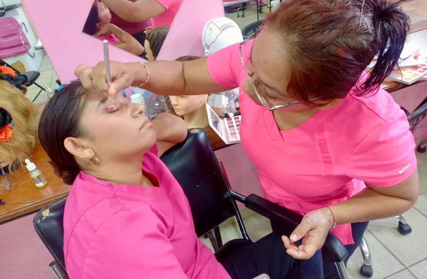 DIF Nuevo Laredo invita a inscribirse al curso de belleza del CEDIF 4