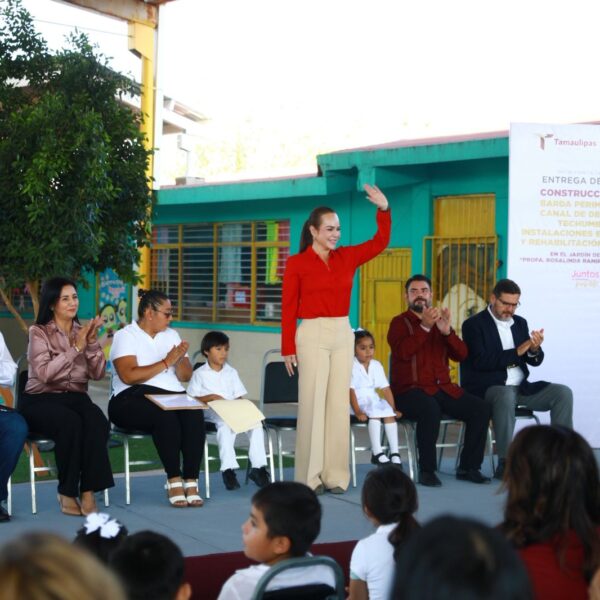 Refrenda Carmen Lilia compromiso con la educación; entrega obras en diversas escuelas de la ciudad
