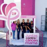 El DIF instala cabina fotográfica y lazos monumentales en el mes de la lucha contra el cáncer de mama
