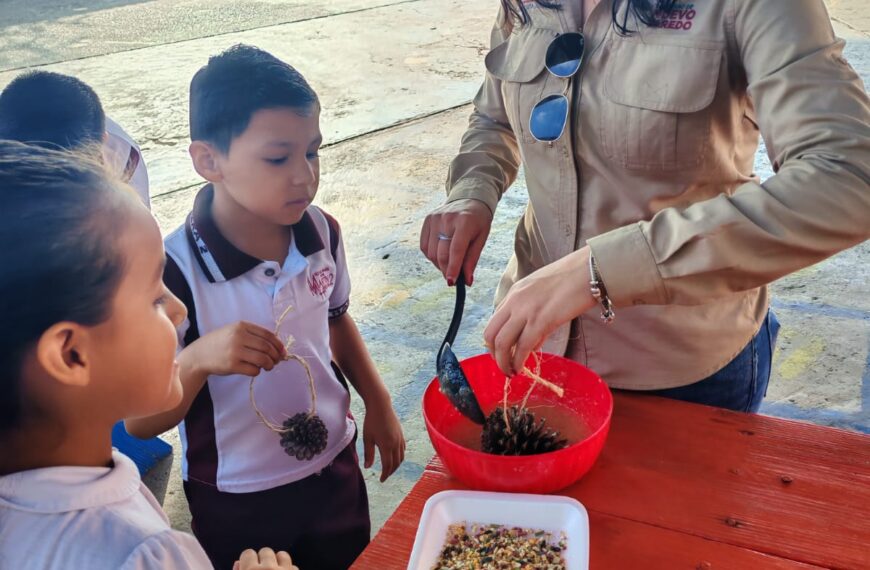 Niñas y niños aprenden a cuidar el entorno con el taller Comedero para aves del gobierno municipal