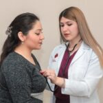 Continúa la campaña para detectar a tiempo el cáncer de mama en las Clínicas UNE
