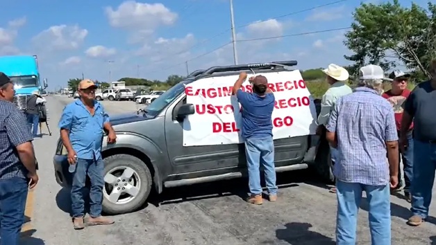 Agricultores bloquean carreteras en Tamaulipas; exigen precios justos