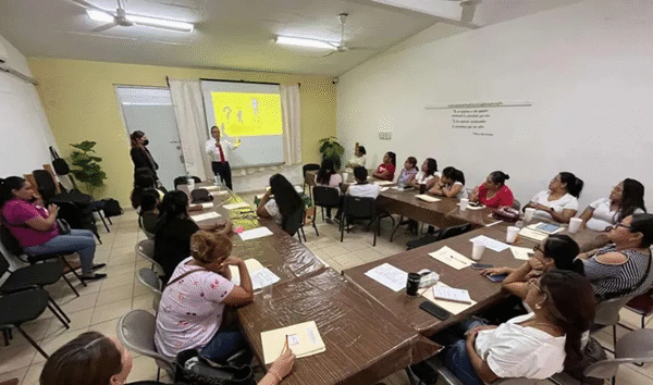 Psicólogos capacitan a padres y maestros para prevenir violencia escolar en el sur de Tamaulipas