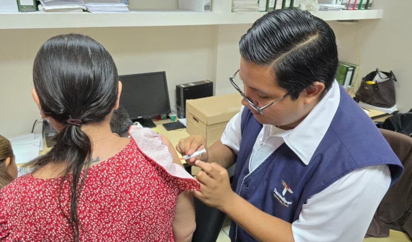 Inicia Secretaría de Salud la campaña de vacunación para la temporada invernal