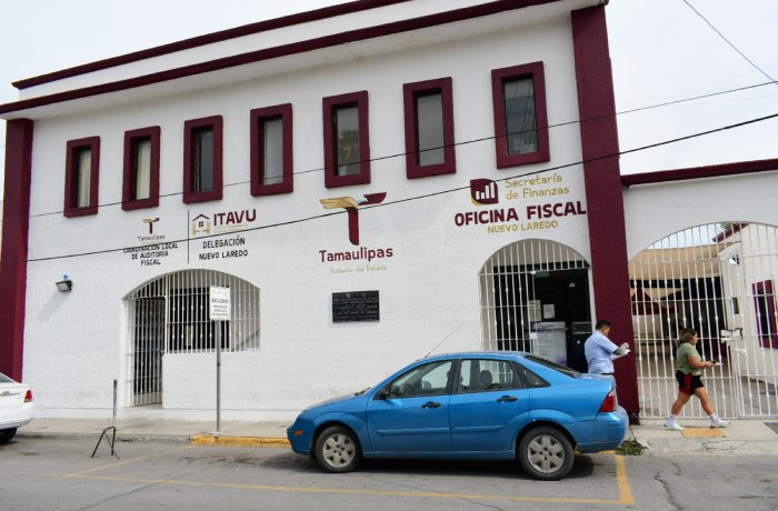 Aprovechan motociclistas descuentos en licencias y placas en la Oficina Fiscal