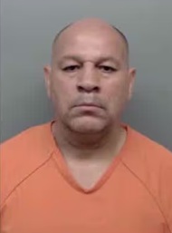 Empleado de la Oficina del Sheriff del Condado de Webb es arrestado por abuso sexual de un menor