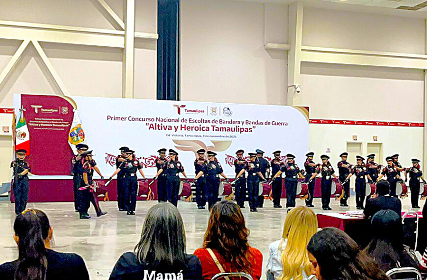 Presentación de la Banda de Guerra Pegasos de Nuevo Laredo durante el concurso nacional Altiva y Heroica Tamaulipas.