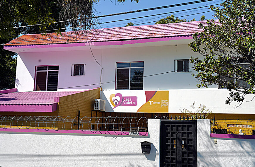 Fachada de Casa Violeta en Nuevo Laredo, refugio administrado por el INMUJER para mujeres víctimas de violencia.