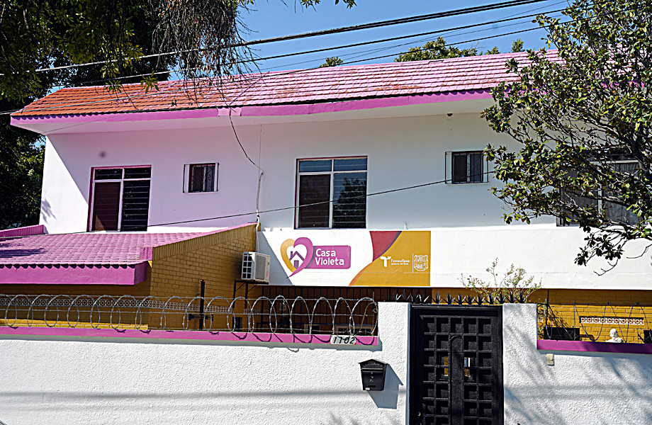 Fachada de Casa Violeta en Nuevo Laredo, refugio administrado por el INMUJER para mujeres víctimas de violencia.