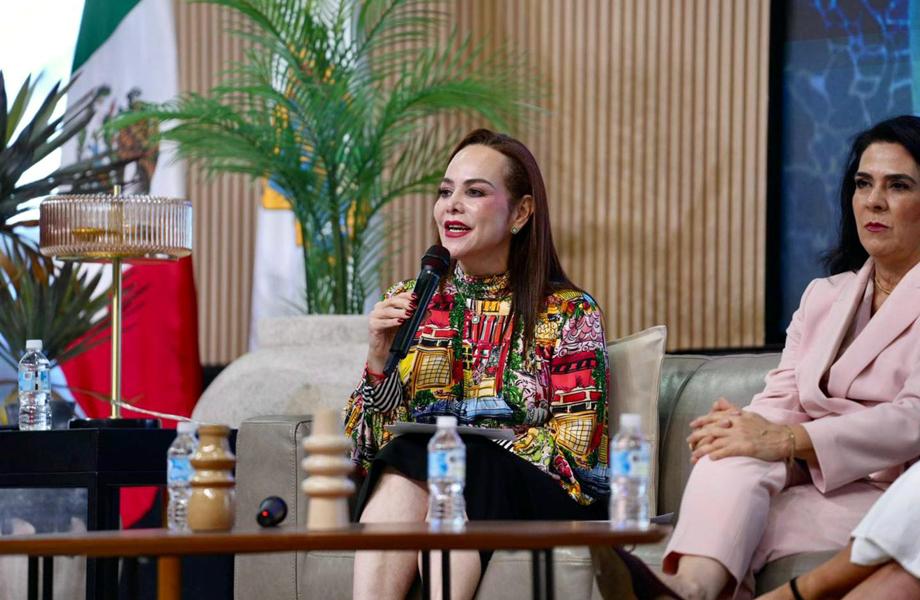 Participacin de Carmen Lilia Canturosas en el panel sobre infraestructura y turismo sostenible