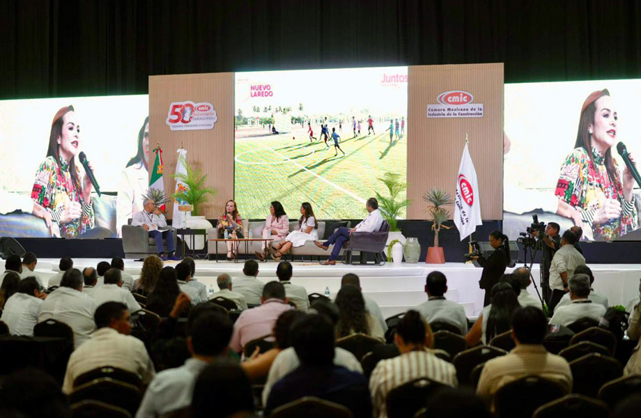 Pblico asistente observa la presentacin de proyectos urbanos de Nuevo Laredo en foro nacional