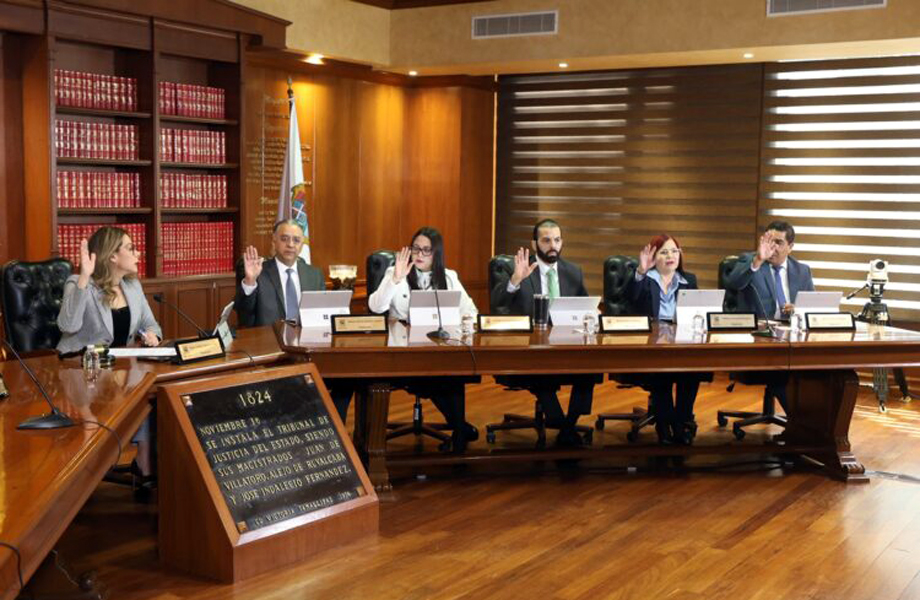 Magistrados del Poder Judicial de Tamaulipas votan durante una sesin para aprobar cambios al sistema de justicia para adolescentes