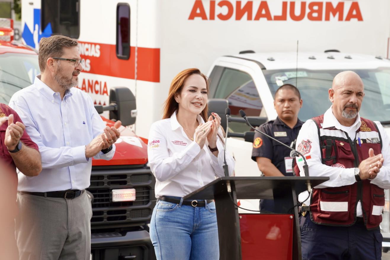 La alcaldesa Carmen Lilia Canturosas encabeza la entrega de nuevas unidades de emergencia junto a directivos de Proteccin Civil y Bomberos en Nuevo Laredo