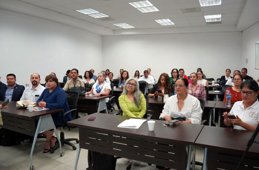 Maestras y maestros de distintas Escuelas Normales de Tamaulipas —incluida la Normal Cuauhtémoc de Nuevo Laredo— durante la jornada formativa orientada a fortalecer el liderazgo pedagógico.
