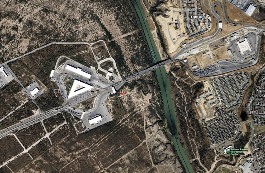 Imagen satelital del Puente del Comercio Mundial mostrando accesos aduanales sin bloqueos.