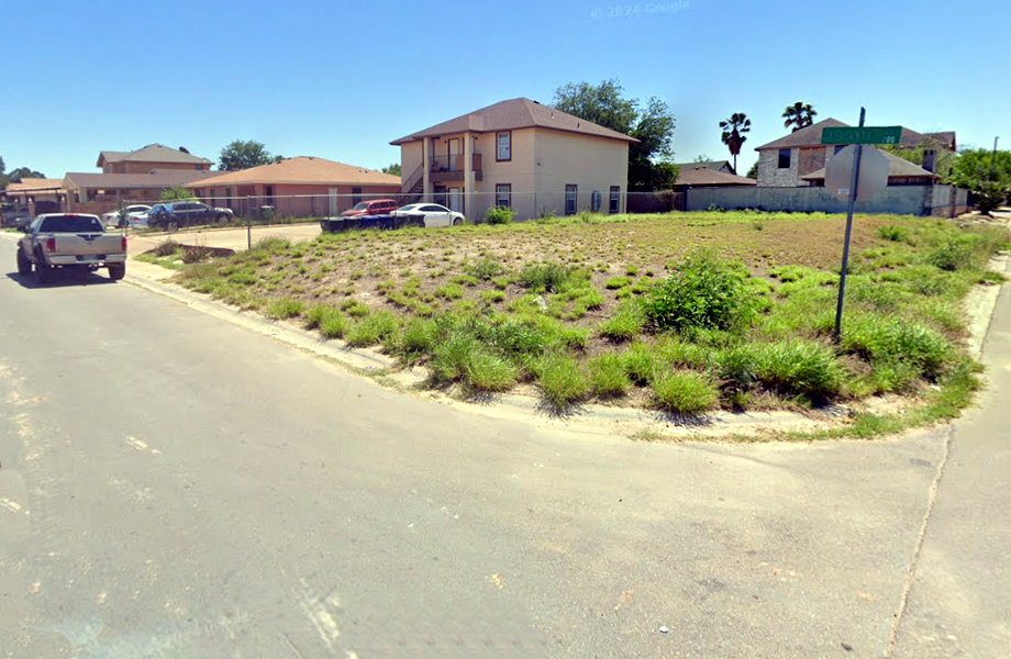 Cuadra de Alicante Drive en Laredo, Texas, donde un hombre de 70 años fue agredido con un cabezazo por su hijo durante una discusión.