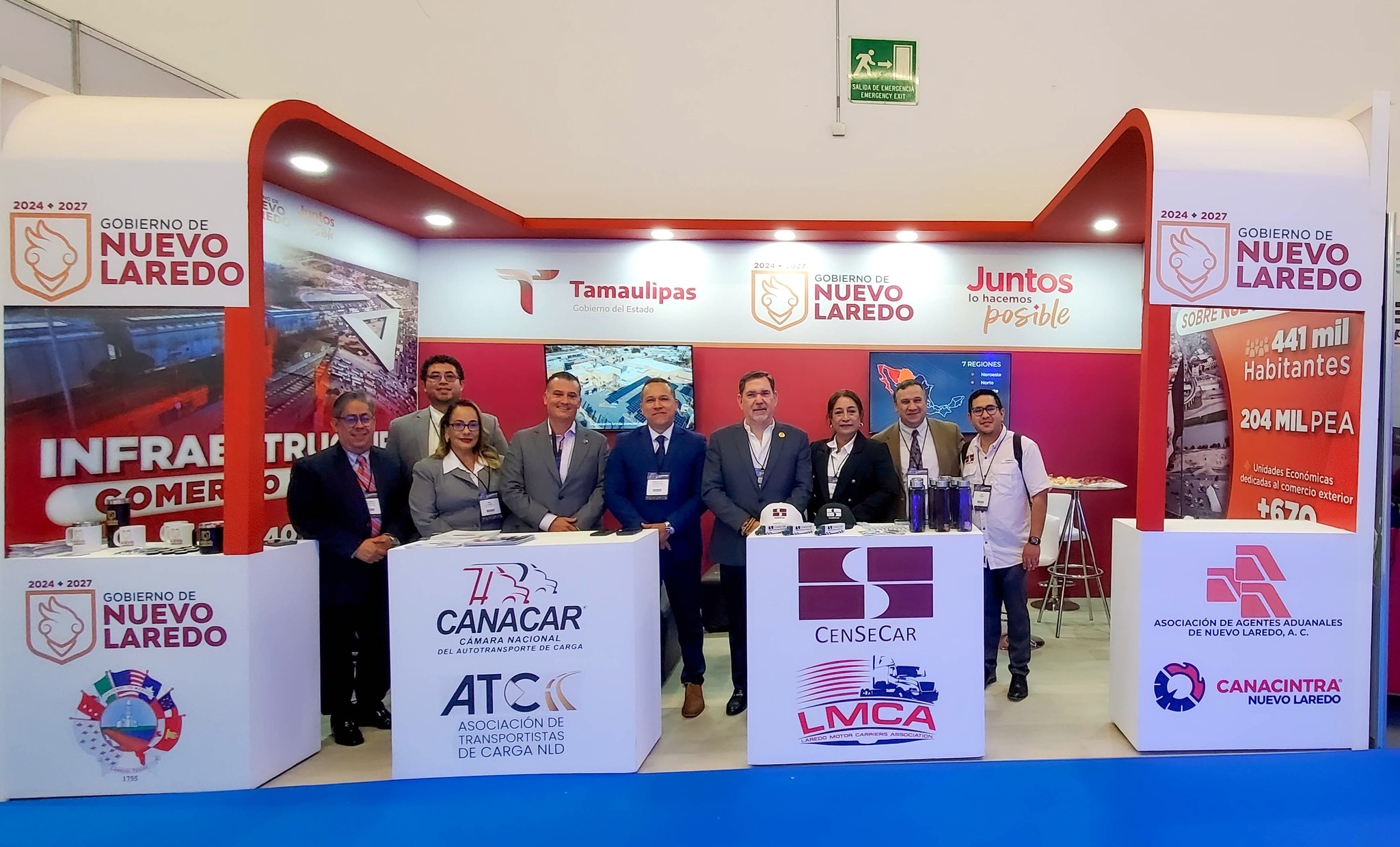Delegacin de Nuevo Laredo en Expo Transporte ANPACT 2025 dentro del pabelln de Tamaulipas