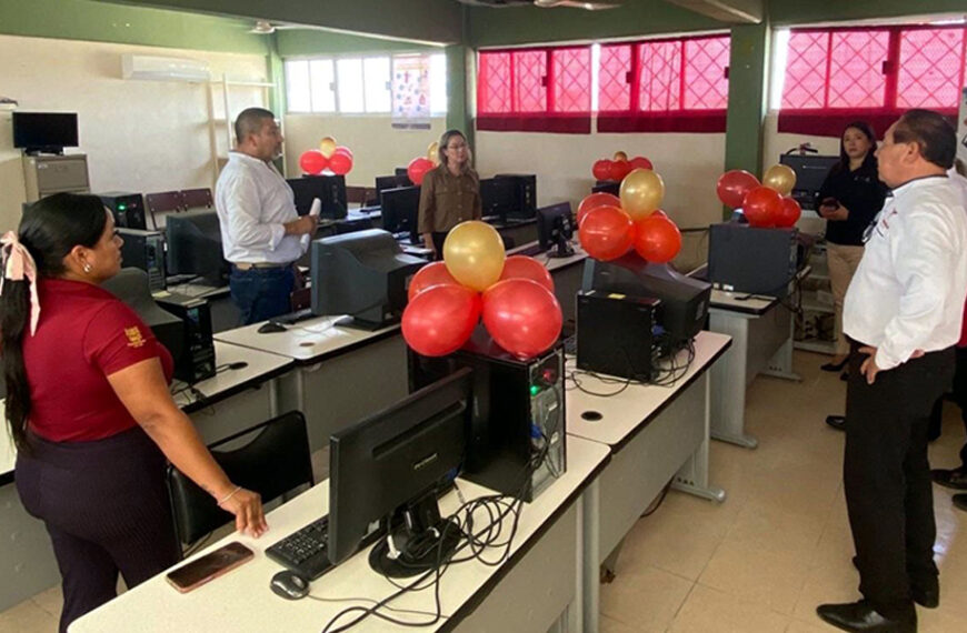 Inauguran plaza comunitaria que atenderá a mayores de 15 años para terminar su educación básica