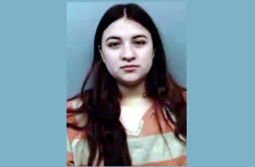 Detienen a mujer de Laredo por dejar sola y hambrienta a su hija en la calle mientras ella dormía