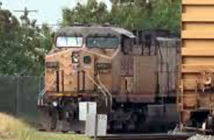 Mujer de Laredo pierde un brazo al intentar recuperar sandalia al cruzar entre los trenes