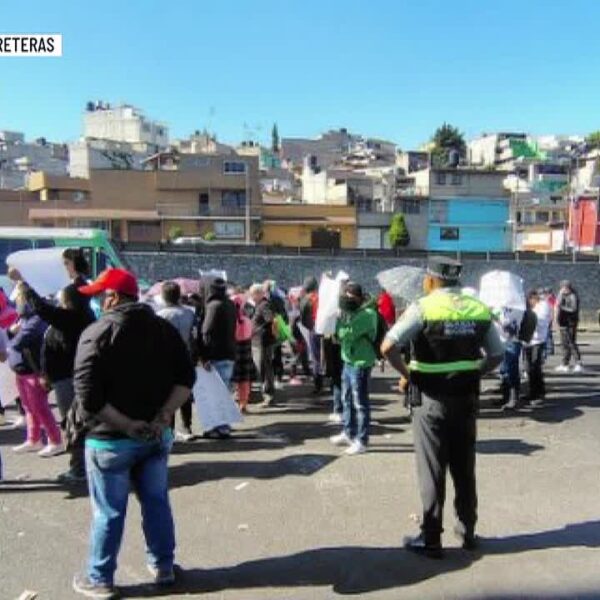 Reportan bloqueo de carretera Monterrey-Nuevo Laredo por paro de agricultores y traileros