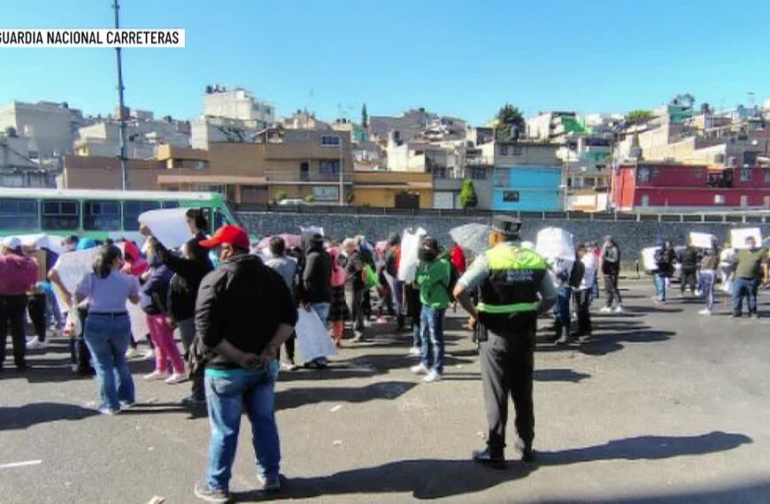 Reportan bloqueo de carretera Monterrey-Nuevo Laredo por paro de agricultores y traileros