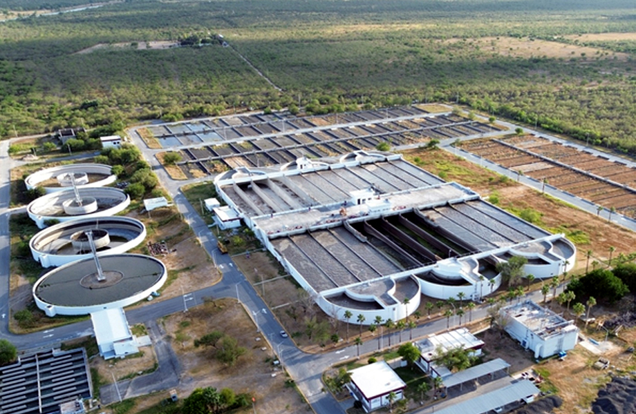 Imagen panormica de la planta PITAR de Nuevo Laredo donde se observan los diferentes mdulos de tratamiento y los clarificadores circulares