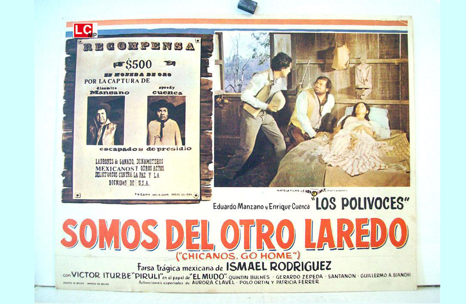 Cartel a color de la pelcula mexicana Somos del otro Laredo con anuncio de recompensa y escena de los protagonistas en una cabaa