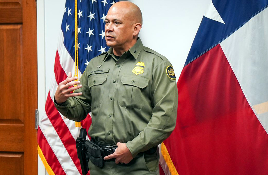 Jefe de la Patrulla Fronteriza del Sector Laredo explica el proyecto de Smart Wall y seguridad fronteriza en conferencia de prensa