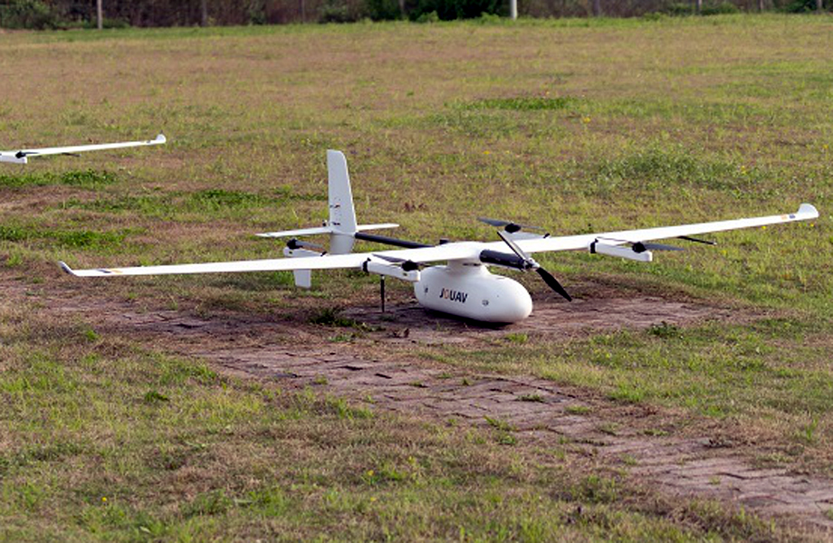 Dron VTOL de ala fija preparado para despegar y apoyar las operaciones de vigilancia del Smart Wall en Texas