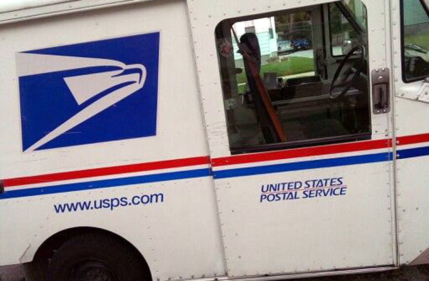 Vehículo de reparto del USPS similar al involucrado en choque en Laredo.