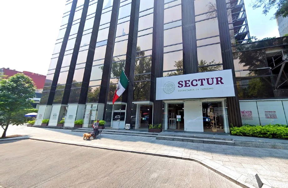 Fachada del edificio de la Secretara de Turismo en la Ciudad de Mxico