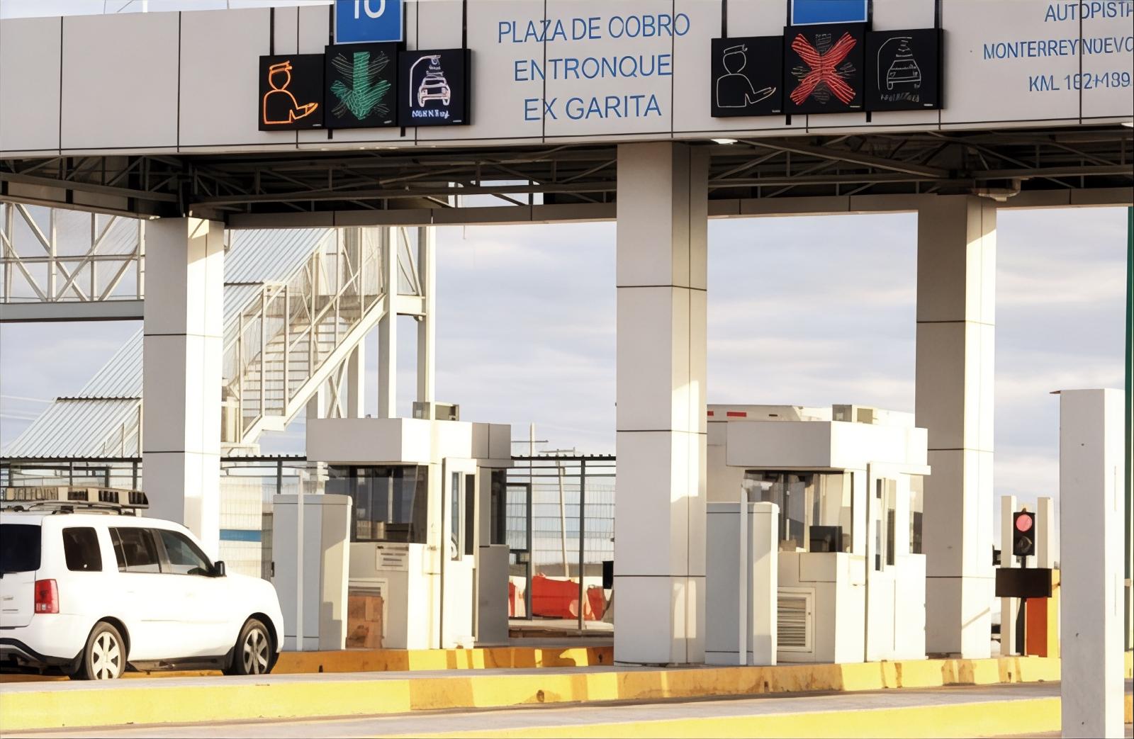 Plaza de cobro Entronque Ex Garita en autopista MonterreyNuevo Laredo con carriles y casetas de peaje