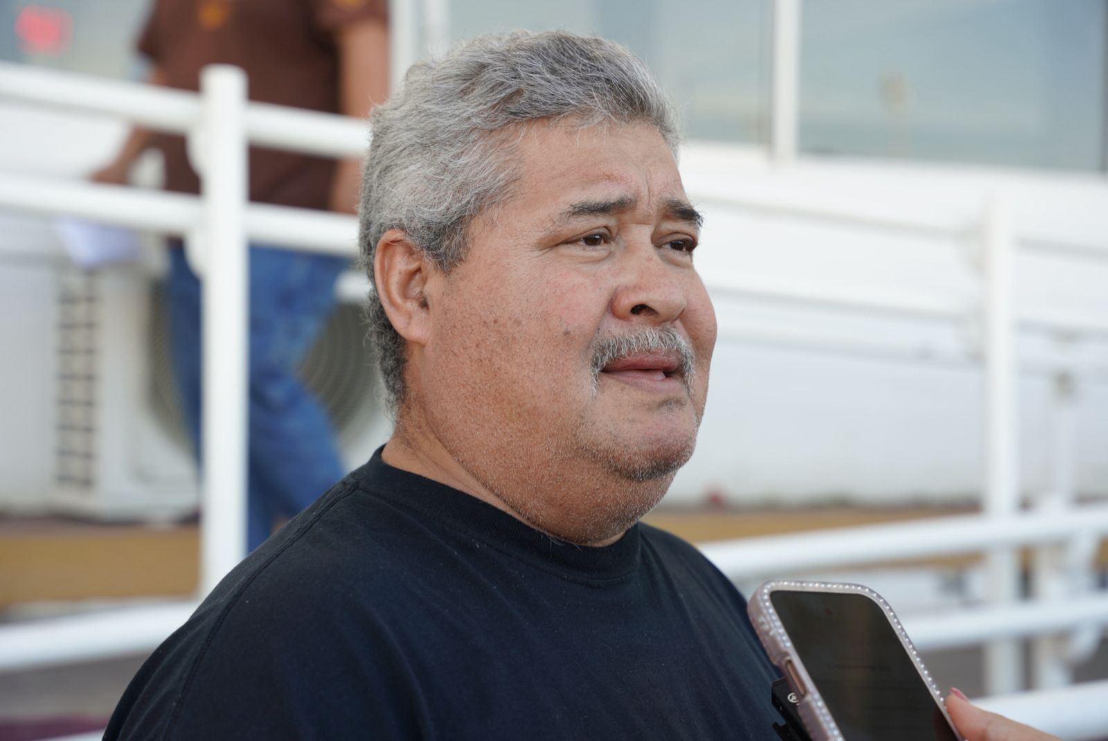 Paisano entrevistado en el cruce fronterizo de Nuevo Laredo durante temporada de paisanos