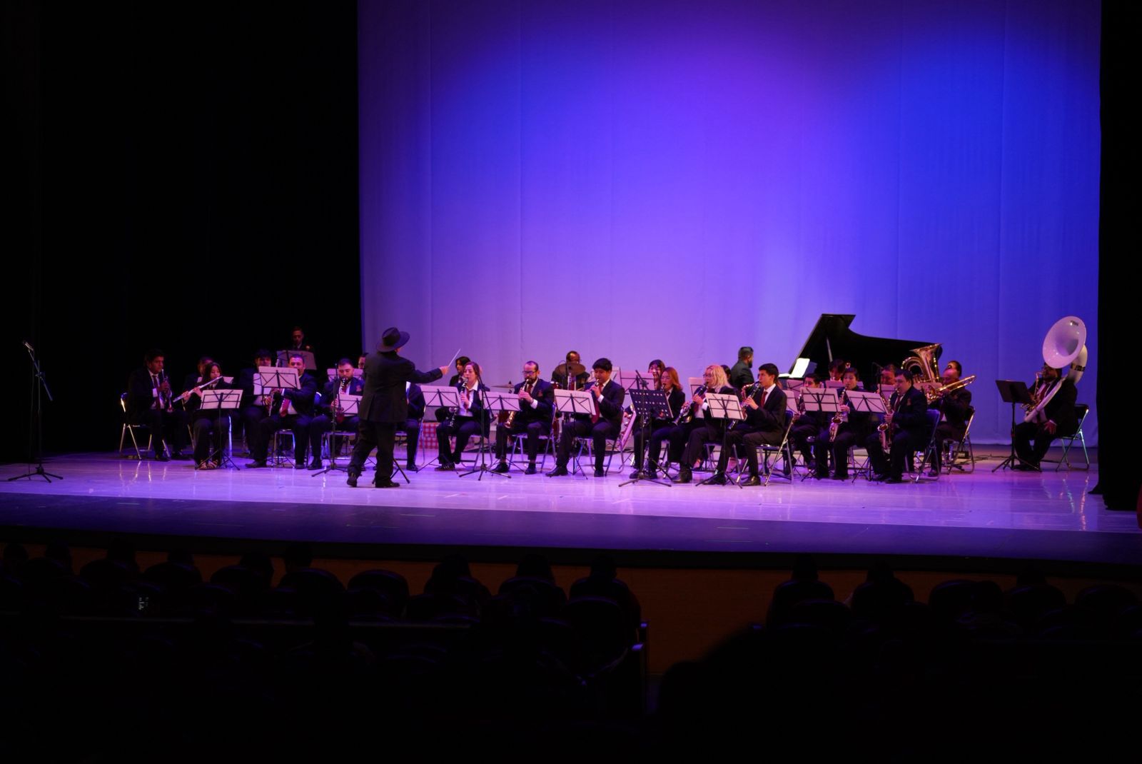 Vista general de la Gala de Invierno en el Centro Cultural de Nuevo Laredo