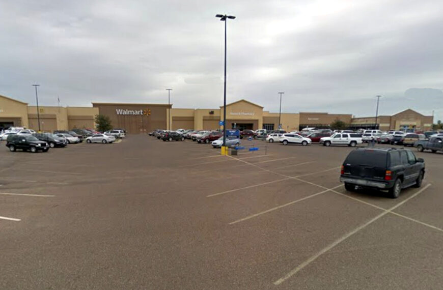 Arrestan a dos sospechosos por robo en Walmart de Laredo.