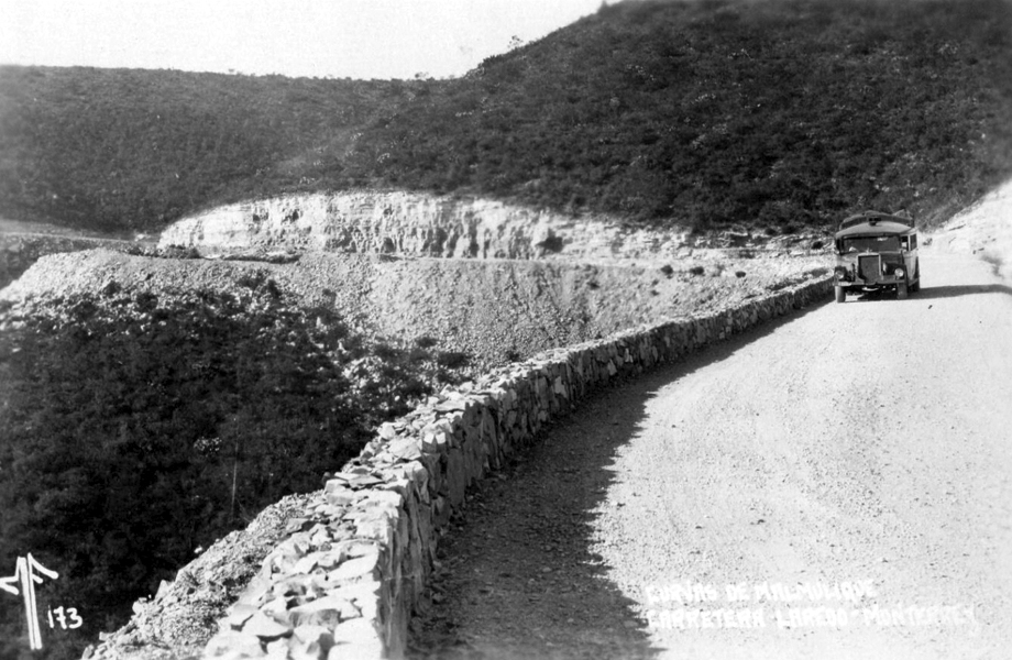 Curvas de Mamulique en la carretera MonterreyLaredo