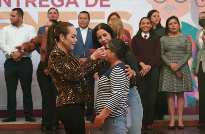 Gobierno municipal entrega 260 pares de lentes en nueva jornada de apoyo a la salud visual
