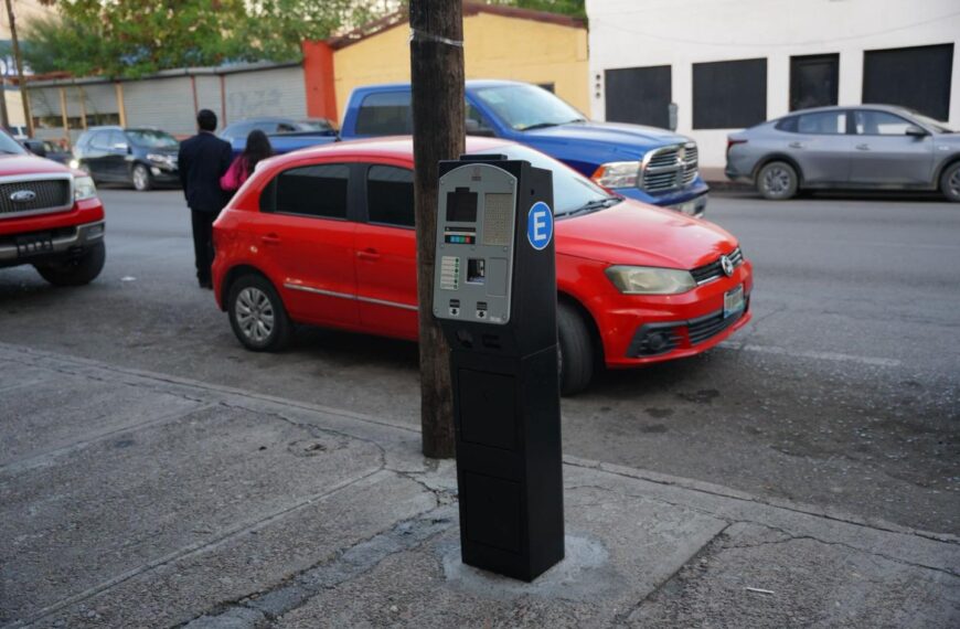 Nuevo Laredo moderniza su sistema de estacionamiento con nuevos parquímetros inteligentes